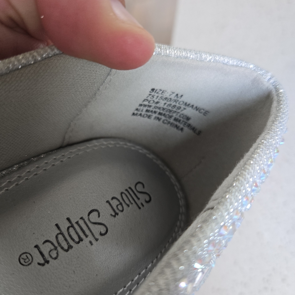 NWT Silver Slipper Rhinestone Stiletto Heels Size 7 - Picture 3 of 6
